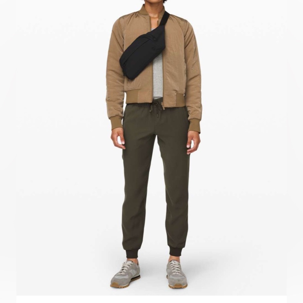 Lululemon On the Fly Jogger
Dark Olive Size 12